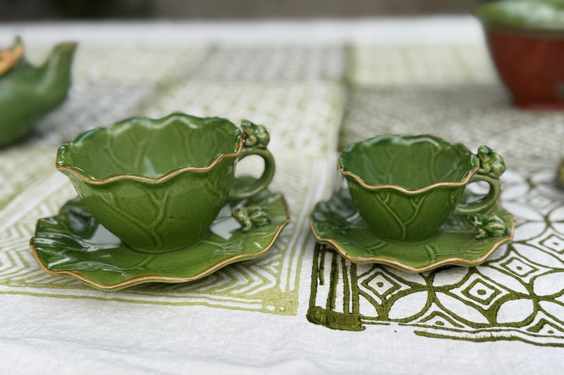 Tea and coffee set with frogs