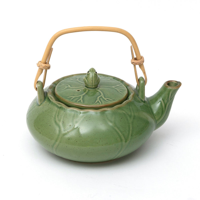 Tea and coffee set with frogs