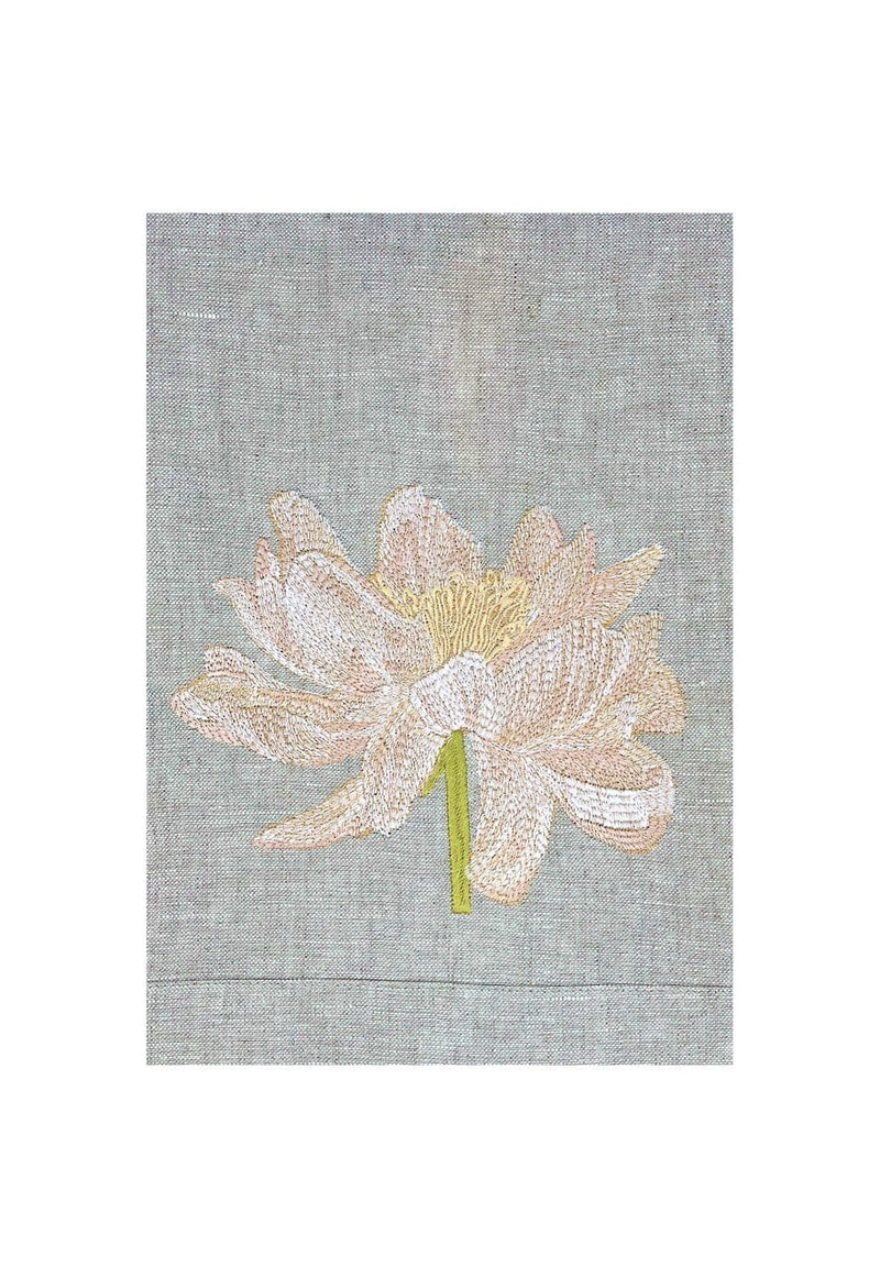 Guest Towels with emboidered Flowers